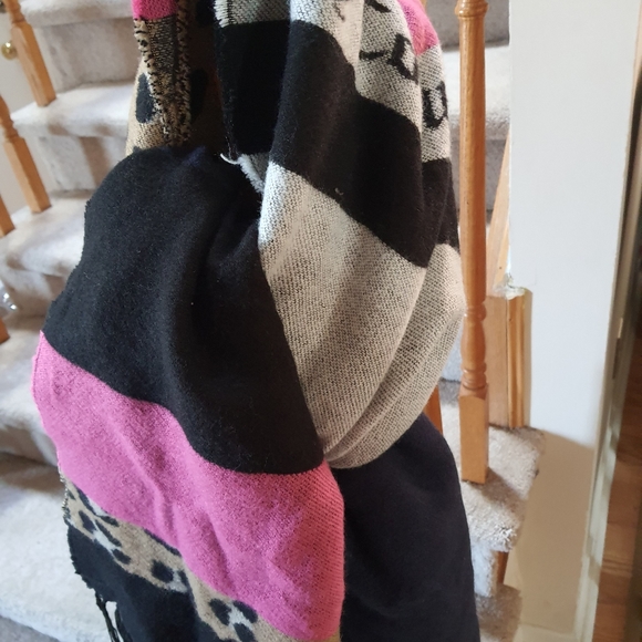 Juicy Couture scarf